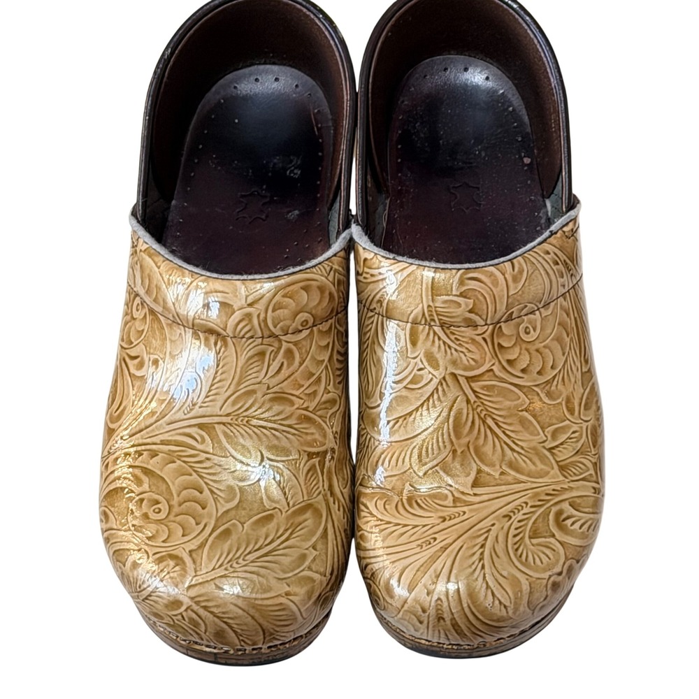 Dansko Professional Clogs Womens 40 9.5 Tan Floral Embossed Patent Leather Boho